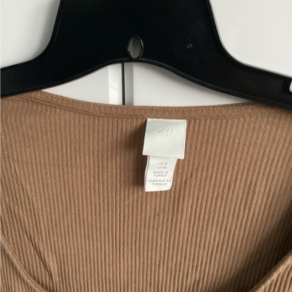 H&M Ribbed Crop Top - Picture 2 of 4